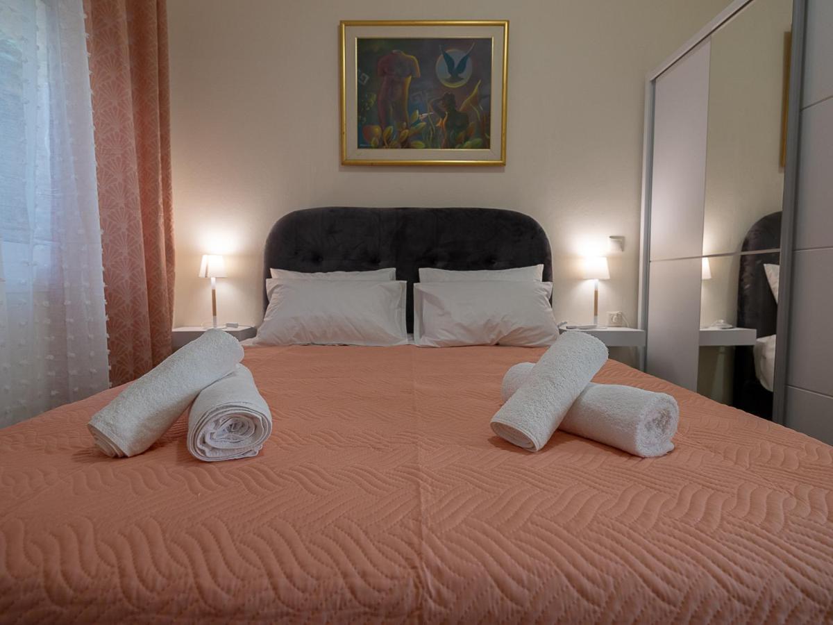 Luxury Apts Heraklion Center Bagian luar foto